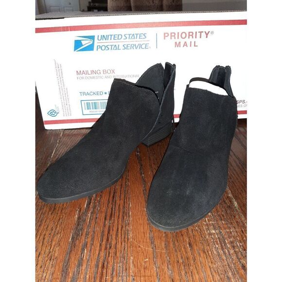 New Size 8 Black Suede Kenneth Cole Reaction Side Skip Booties Shoes - Picture 6 of 8